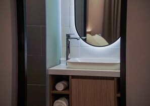 Deluxe Room | Premium bedding, blackout drapes, free WiFi, bed sheets - Moonstar Cebu Hotel (Cebu City)