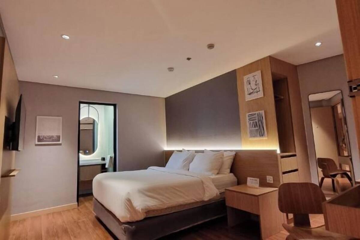 Premium bedding, blackout curtains, free WiFi, bed sheets