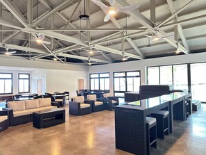 المنشأة من الداخل