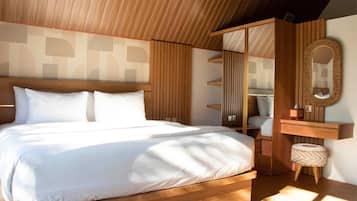 Luxury Double Room, 1 King Bed, Terrace, Garden View | 1 bedroom, Egyptian cotton sheets, premium bedding, minibar