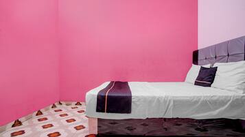 Deluxe Double Room | Desk, laptop workspace, WiFi (free), bed sheets