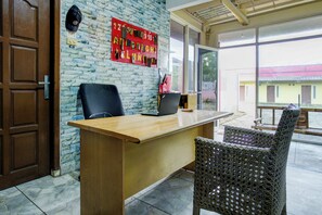 Reception - OYO Life 93342 Yasmine Guesthouse Syariah (Bandar Lampung)