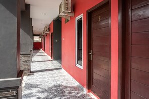 Exterior detail - OYO Life 93342 Yasmine Guesthouse Syariah (Bandar Lampung)