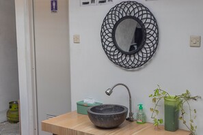 Standard Twin Room | Bathroom | Shower, rainfall showerhead, bidet, soap - GRIYA BANSU Ndalem Ibu (Yogyakarta)