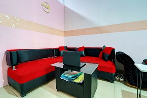 Reception - Collection O 93344 Gateway Pasteur Apartement By Maestro (Cimahi)