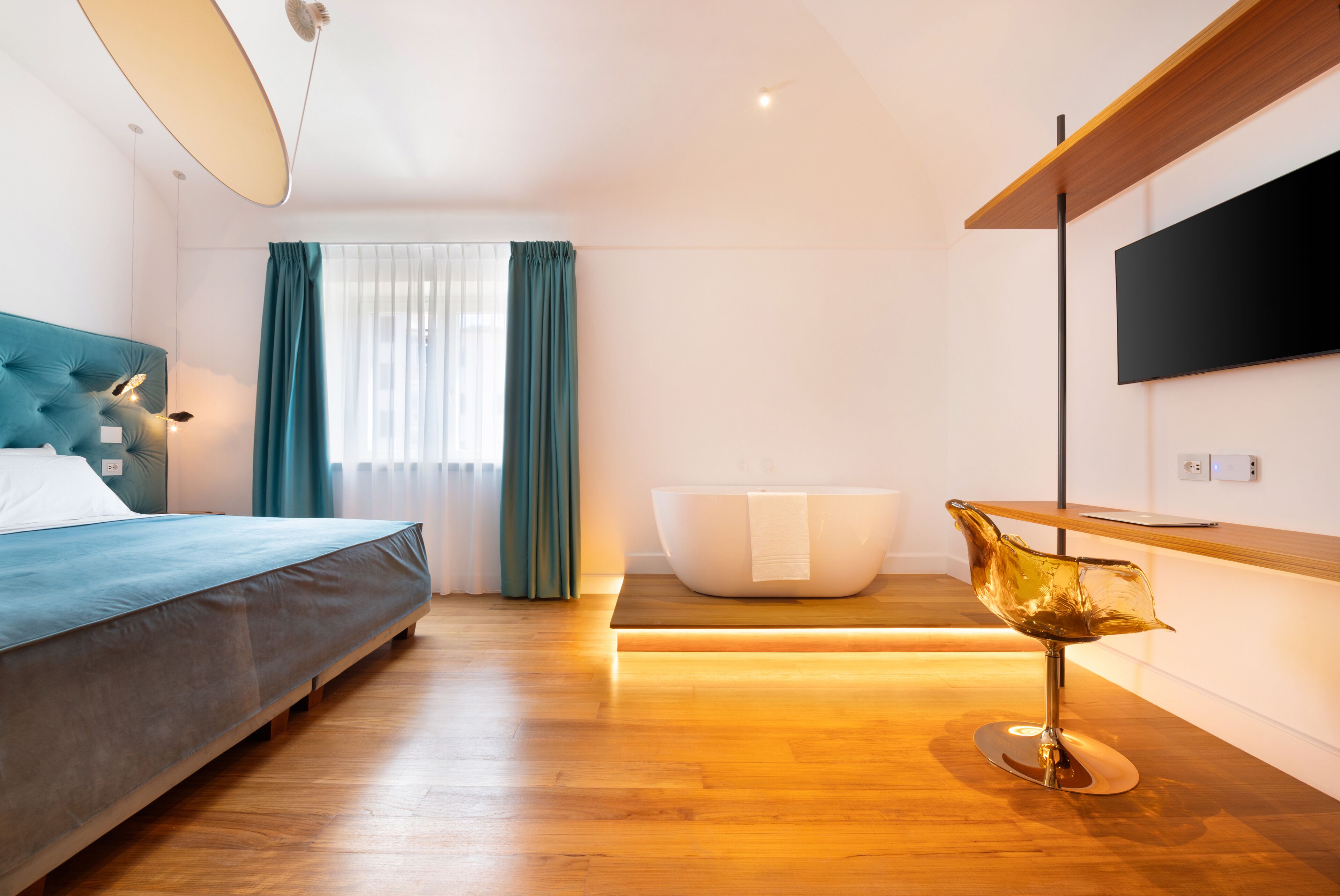 Kamar Double Deluks, bathtub | Seprai katun Mesir, seprai premium, selimut bulu angsa, dan busa memori