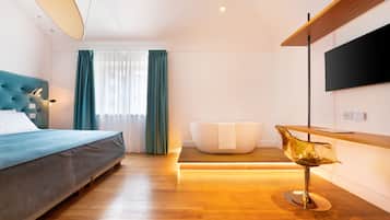 Kamar Double Deluks, bathtub | Seprai katun Mesir, seprai premium, selimut bulu angsa, dan busa memori