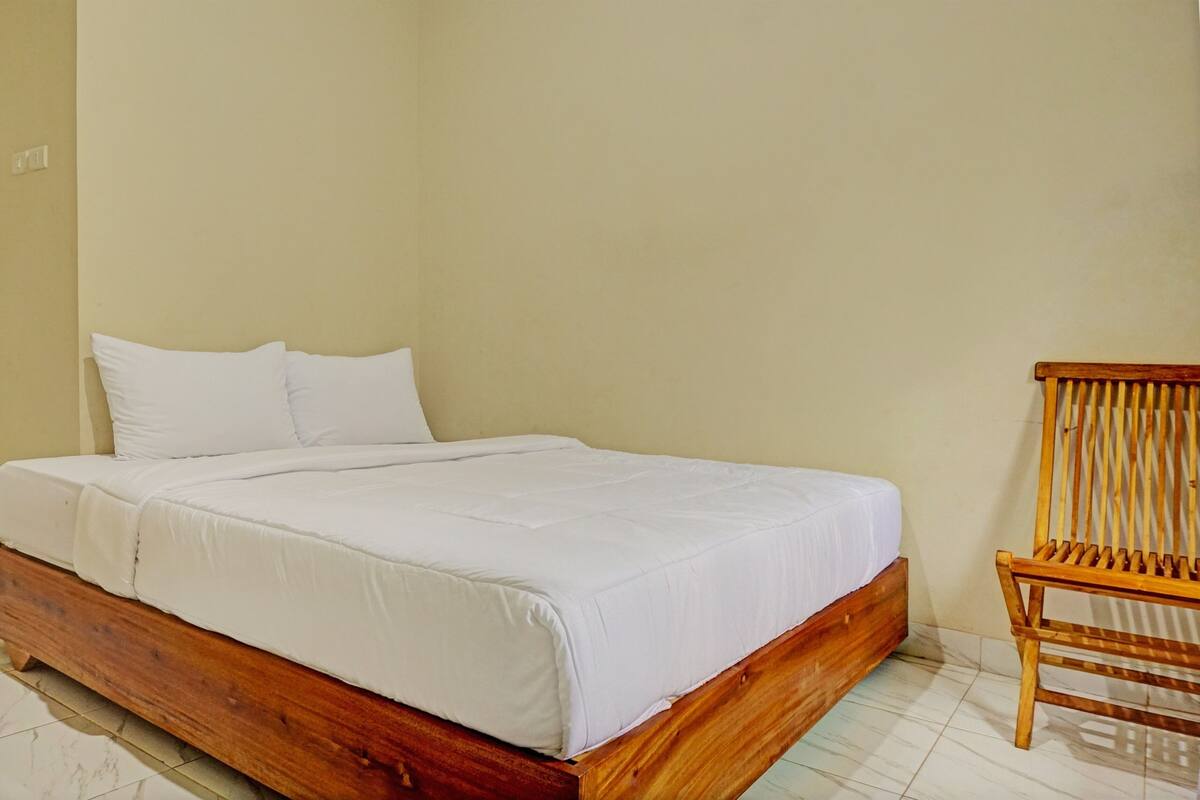 Habitación Deluxe doble | Escritorio y ropa de cama