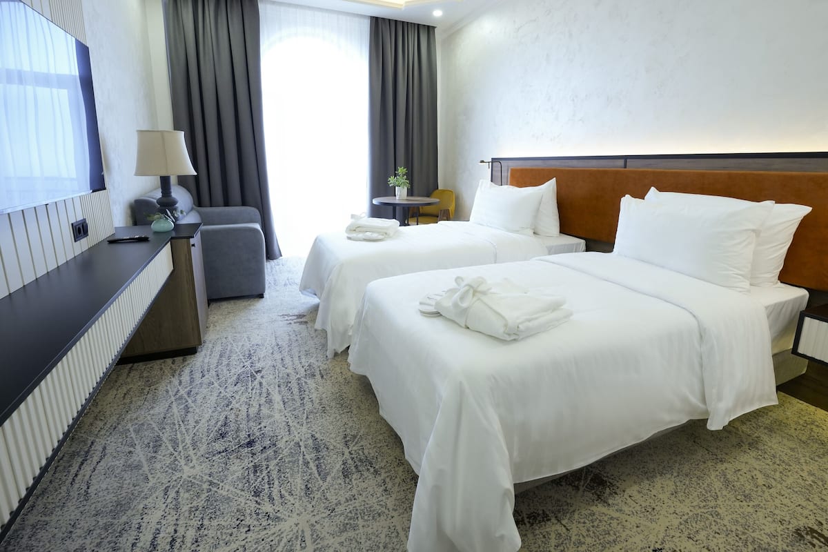 Standard Twin Room | 1 bedroom, desk, blackout drapes, soundproofing
