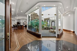Lobby - Private Pier, Main+Guest House | Luxe Waterfront Home | Bay Estate by AvantStay (Dameron)