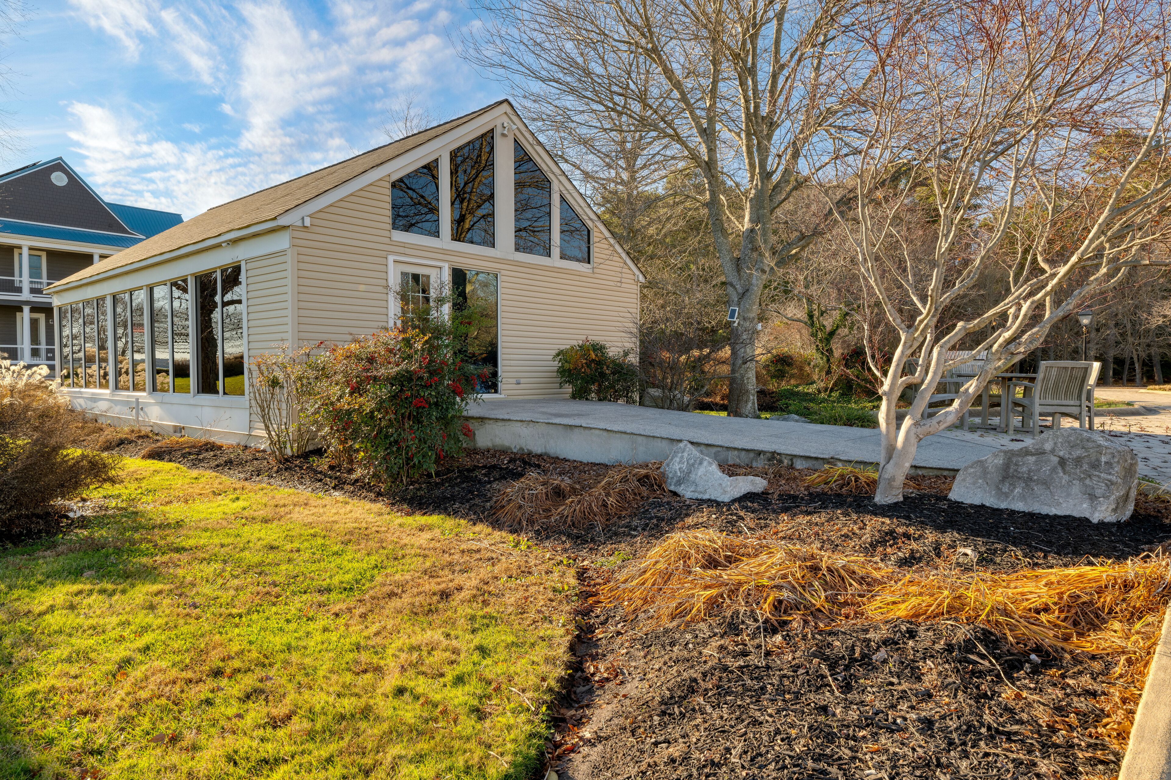 Bay Cottage by AvantStay | Waterfront, Pier, Pond