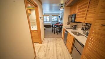 Design Studio, 1 King Bed with Sofa bed, Kitchenette, Resort View (Slopeside 2753A) | Living area