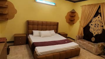 4 bedrooms, iron/ironing board, WiFi, bed sheets