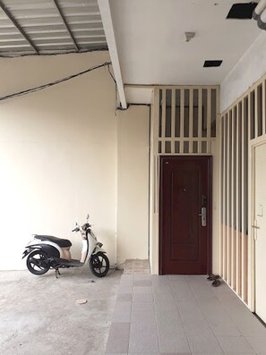 Free self-parking - OYO 93356 Pondok Cirendeu (South Tangerang)