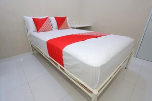 Standard Double Room - OYO 93356 Pondok Cirendeu (South Tangerang)