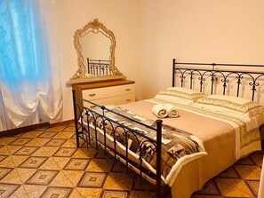 3 camere, ferro/asse da stiro, Wi-Fi gratuito, lenzuola