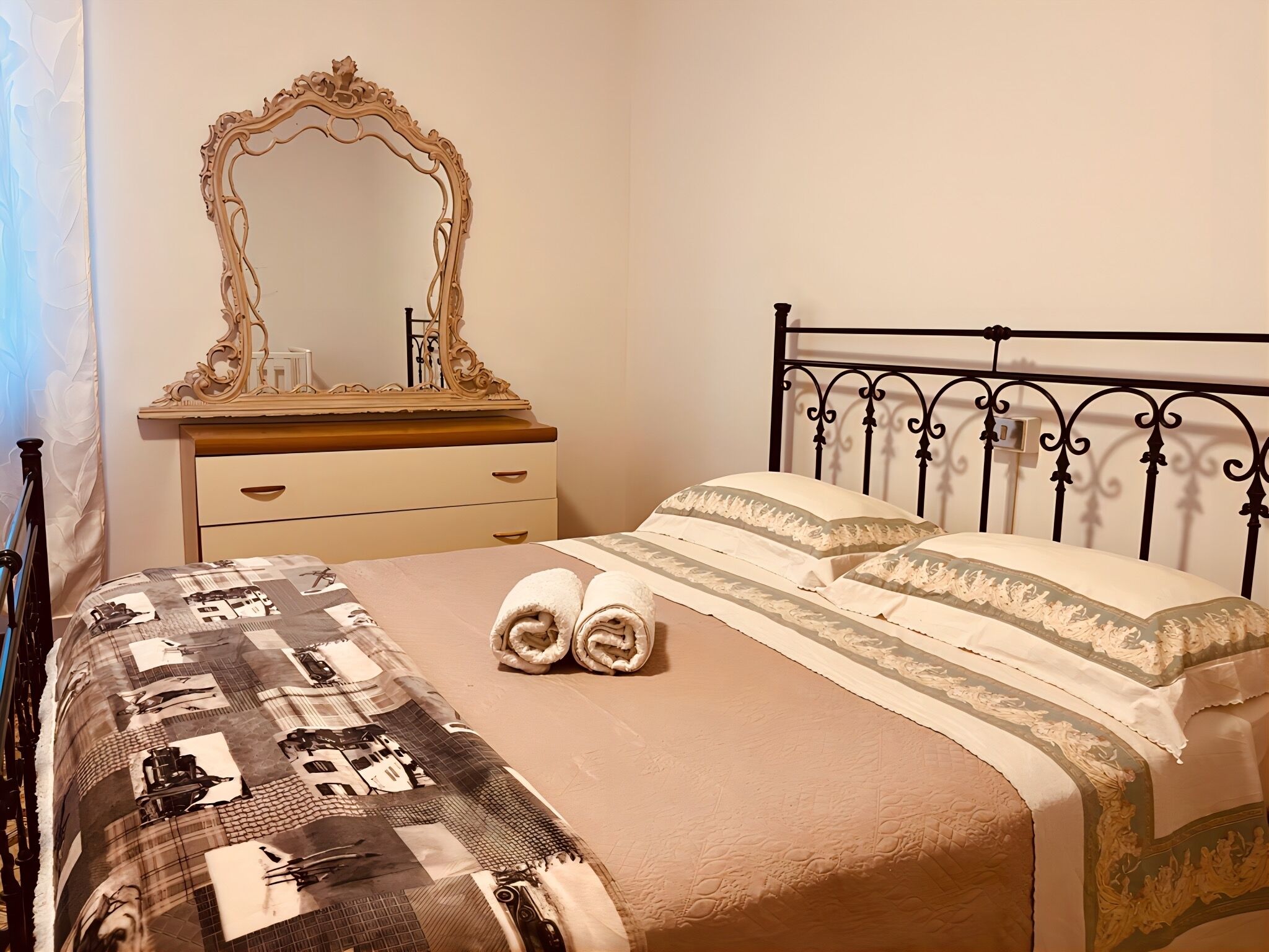 3 bedrooms, iron/ironing board, free WiFi, bed sheets