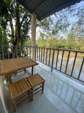 Desk, laptop workspace, free WiFi