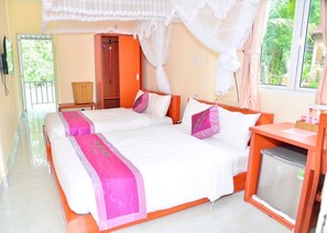 Desk, laptop workspace, free WiFi - Nghenh Xuan Farm - WellSpring Farm  (Chau Thanh)