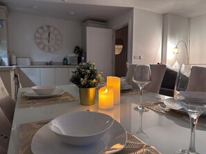 Dining - 2 bed modern town house (Oxfordshire)