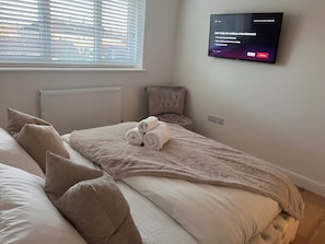 2 bedrooms, free WiFi - 2 bed modern town house (Oxfordshire)