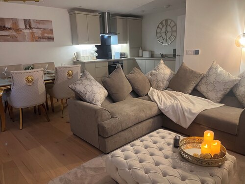 2 bed modern town house