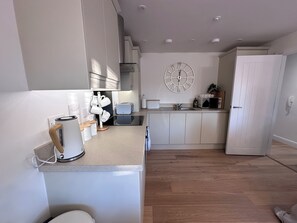 Eco-friendly cleaning products - 2 bed modern town house (Oxfordshire)