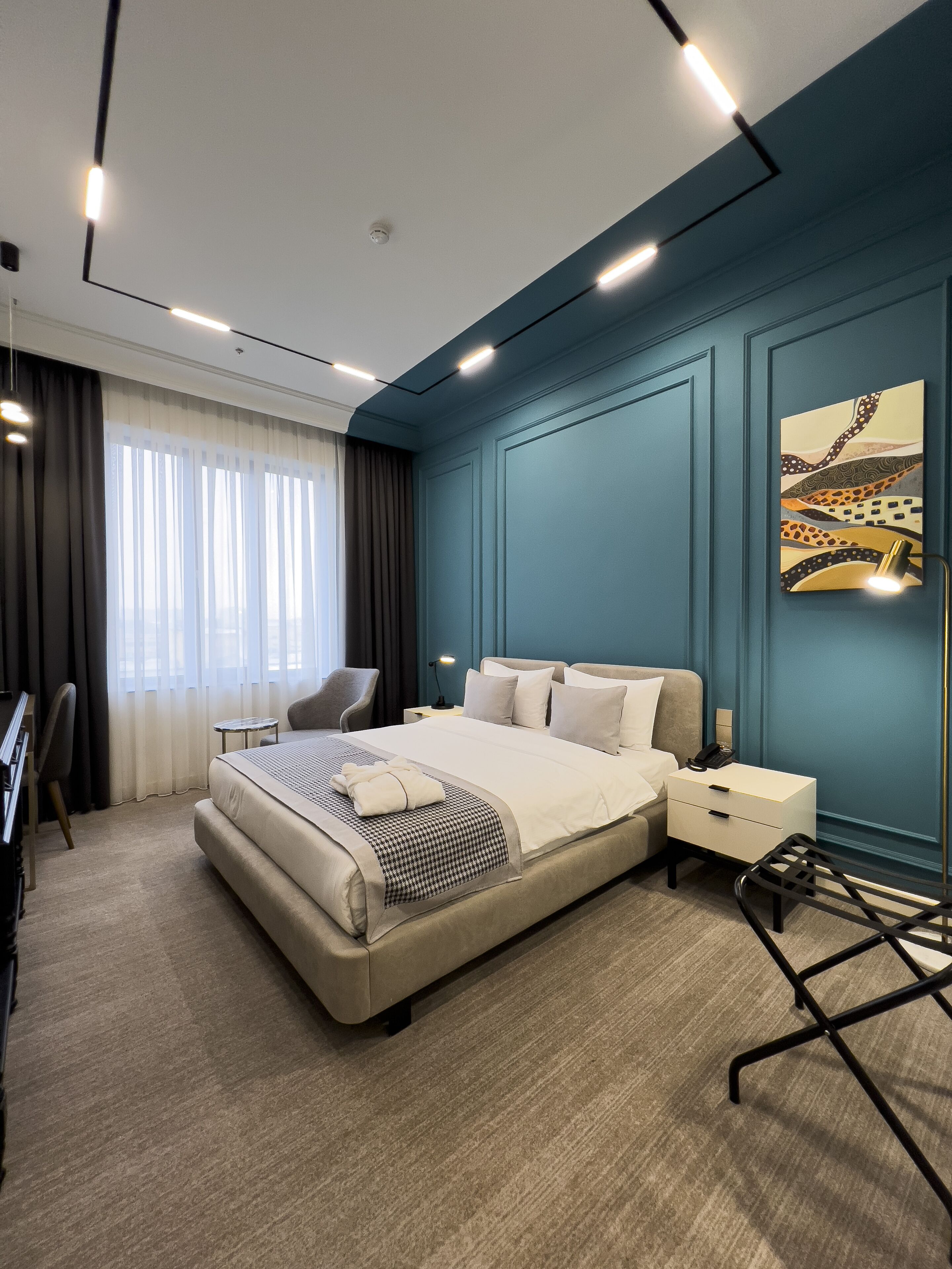 迷你吧、客房內保險箱、書桌、筆電工作空間