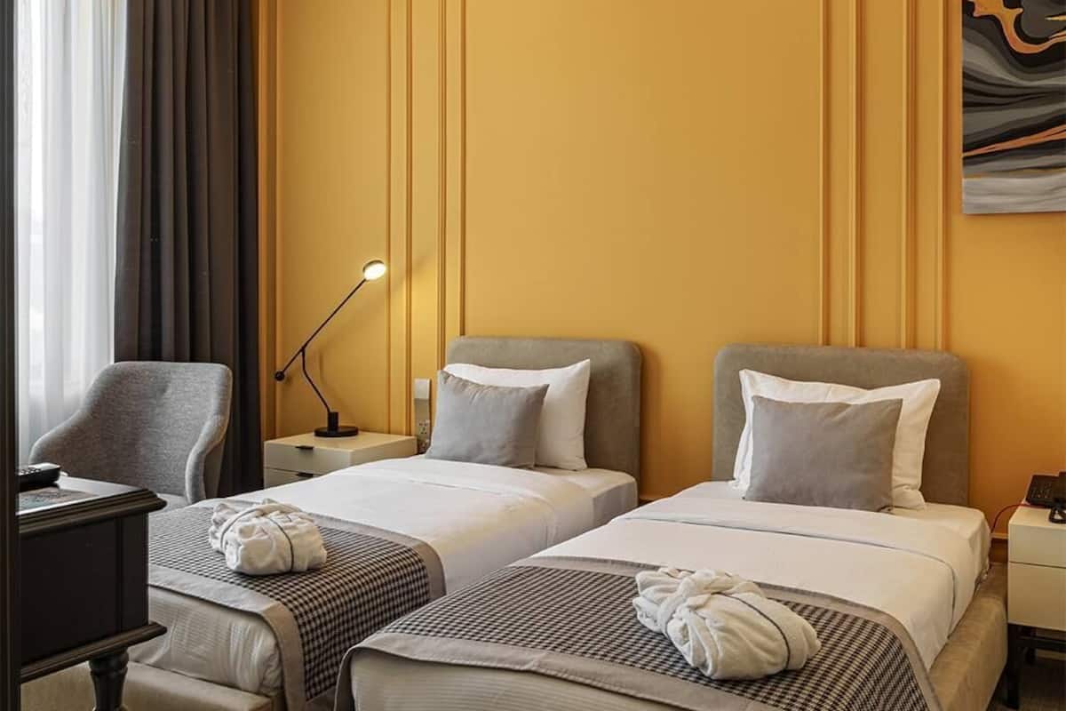 Chambre Standard avec lits jumeaux | Minibar, coffres-forts dans les chambres, bureau