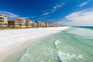 Beach - Coastal Castle with Pool, Hot Tub & Private Beach (Destin)
