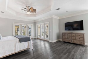5 bedrooms, iron/ironing board, WiFi, bed sheets