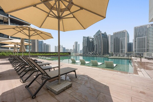 Outdoor pool - Silkhaus 15 Northside, Business Bay Dubai (Dubai)