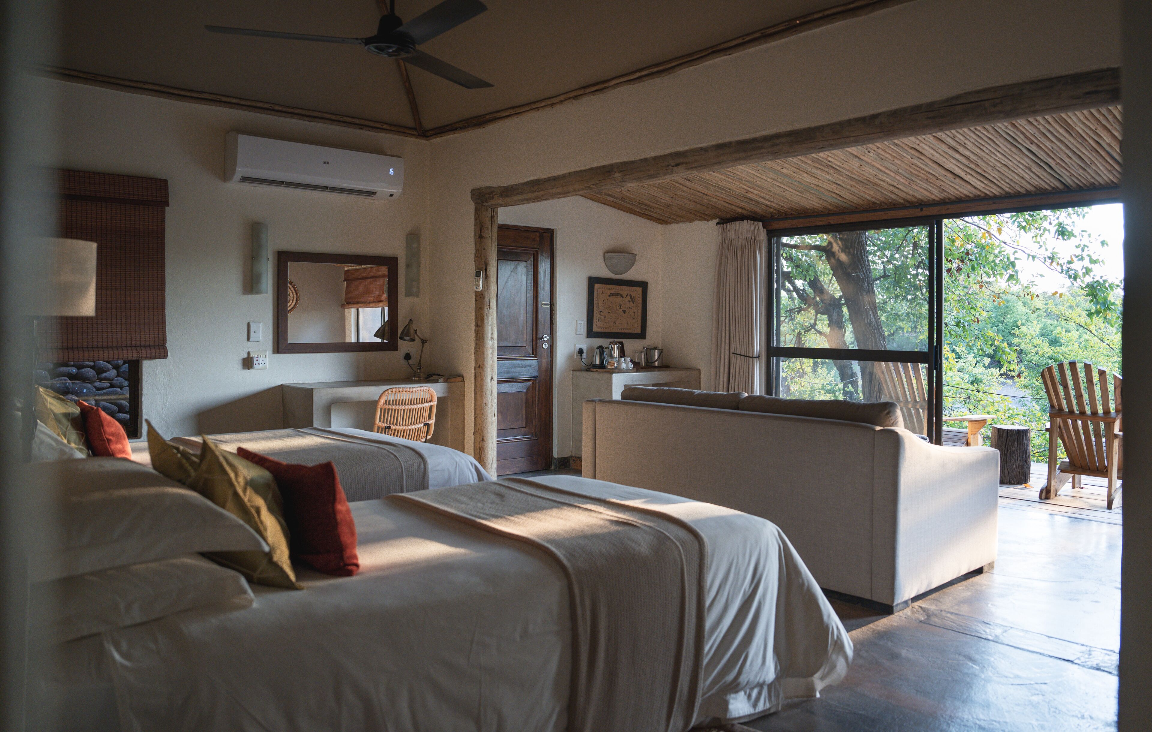 Luxury Suite | 1 bedroom, cribs (free), bed sheets
