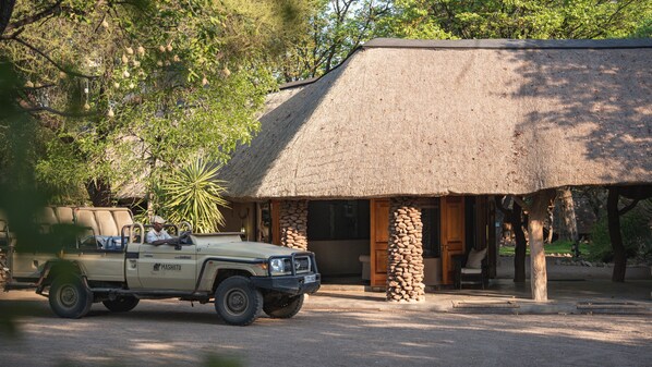 Exterior - Mashatu Lodge - Mashatu Game Reserve (Lentswelemoriti)