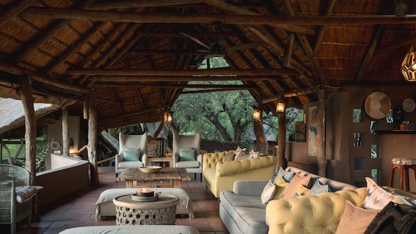 Lounge - Mashatu Lodge - Mashatu Game Reserve (Lentswelemoriti)