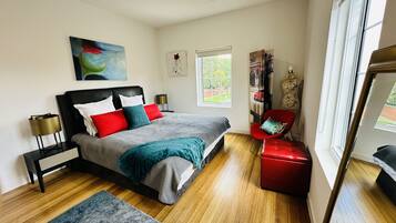 2 bedrooms, desk, iron/ironing board, travel cot