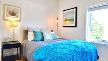 2 bedrooms, desk, iron/ironing board, travel crib
