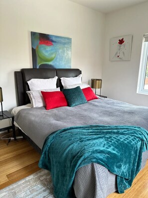 2 Schlafzimmer, Schreibtisch, Bügeleisen/Bügelbrett, Reisekinderbett