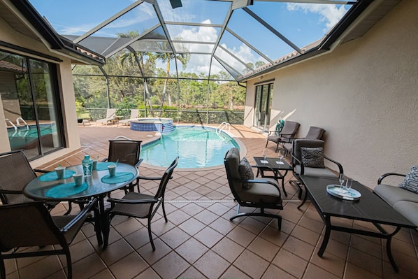 Pool - Spacious Briarwood home - heated pool/spa, outdoor dining, lake views, private office & 2 car garage (Naples)