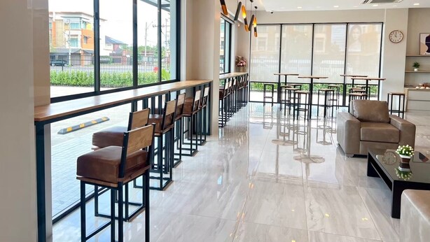 Lobby sitting area - JIA HAUS Hotel Apartment (Buriram)