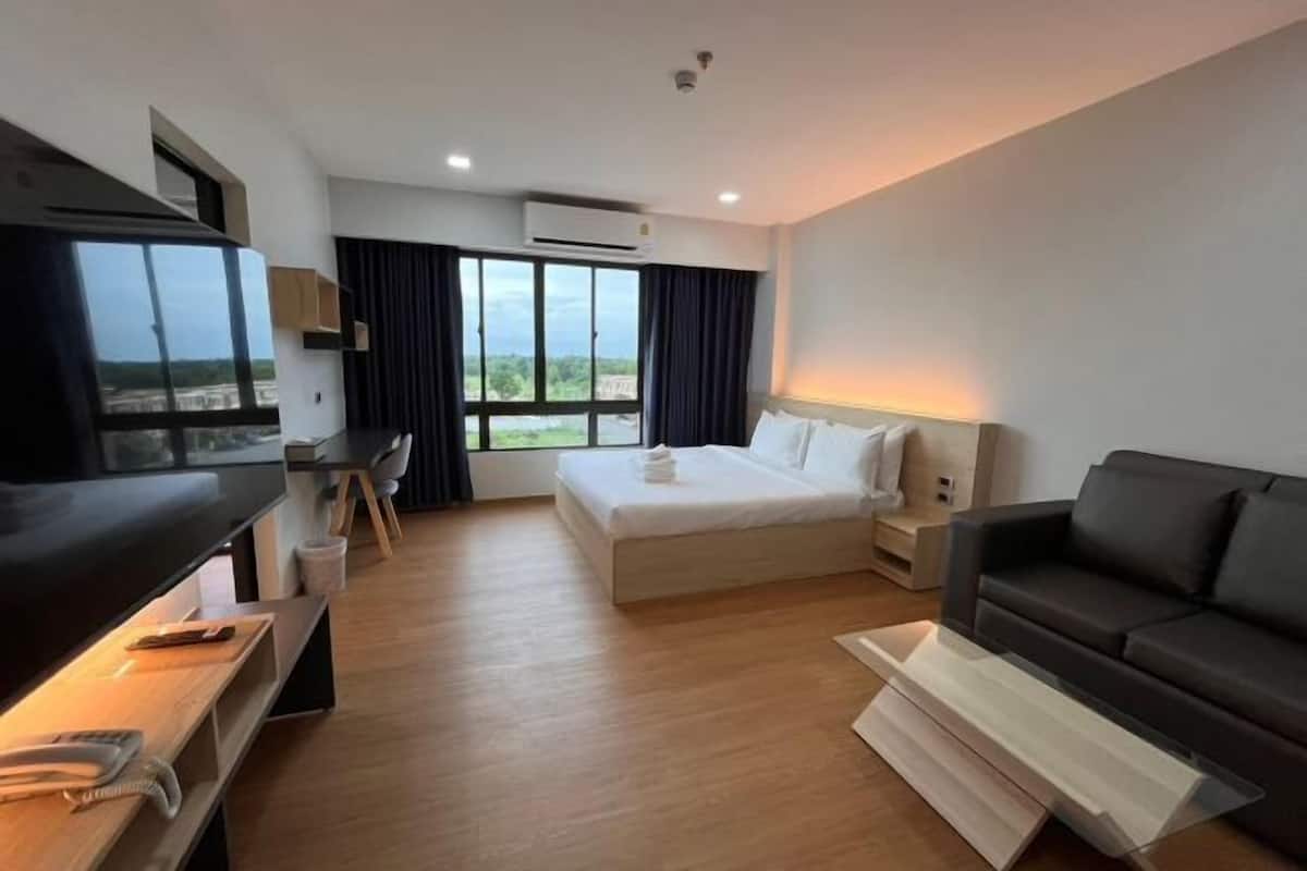 1 bedroom, individually decorated, laptop workspace, blackout curtains