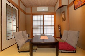 トラディショナル ヴィラ | 4 室のベッドルーム、防音設備、WiFi (無料)、ベッドシーツ