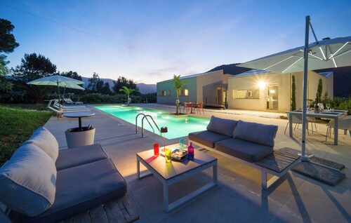 Luxurious villa, 2 pools,  SPA and fitness area