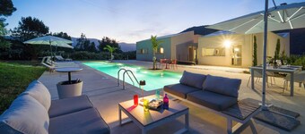 Luxurious villa, 2 pools, SPA and fitness area