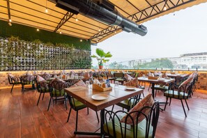 Restaurant - HOTEL KALINGA (Indore)