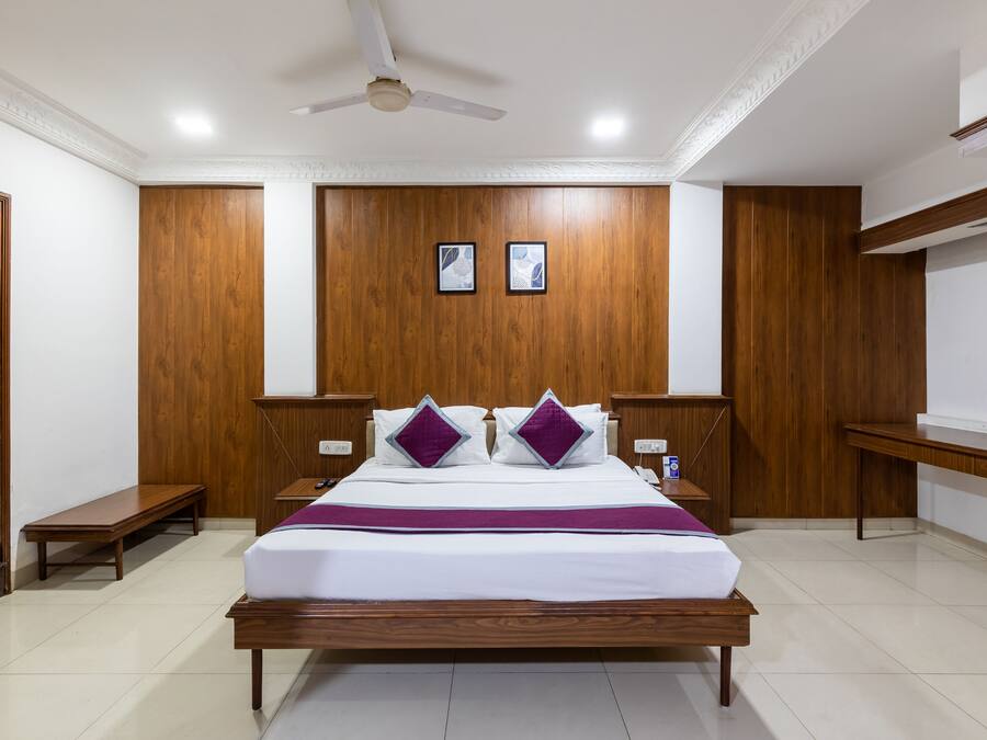 Egyptian cotton sheets, premium bedding, desk, rollaway beds