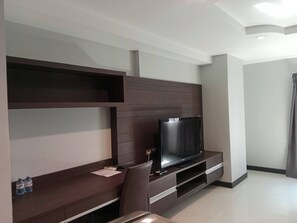 Superior Double Room | Living area | 45-inch LED TV with cable channels, fireplace