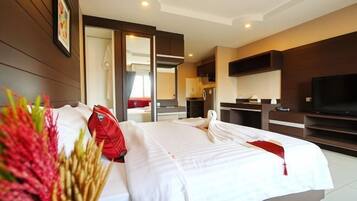 Escritorio, wifi gratis y ropa de cama