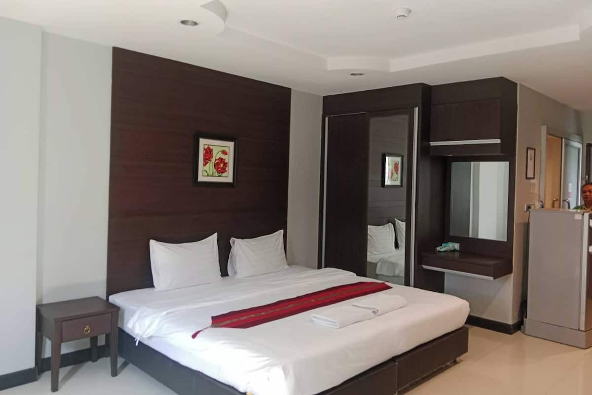 Desk, free WiFi, bed sheets