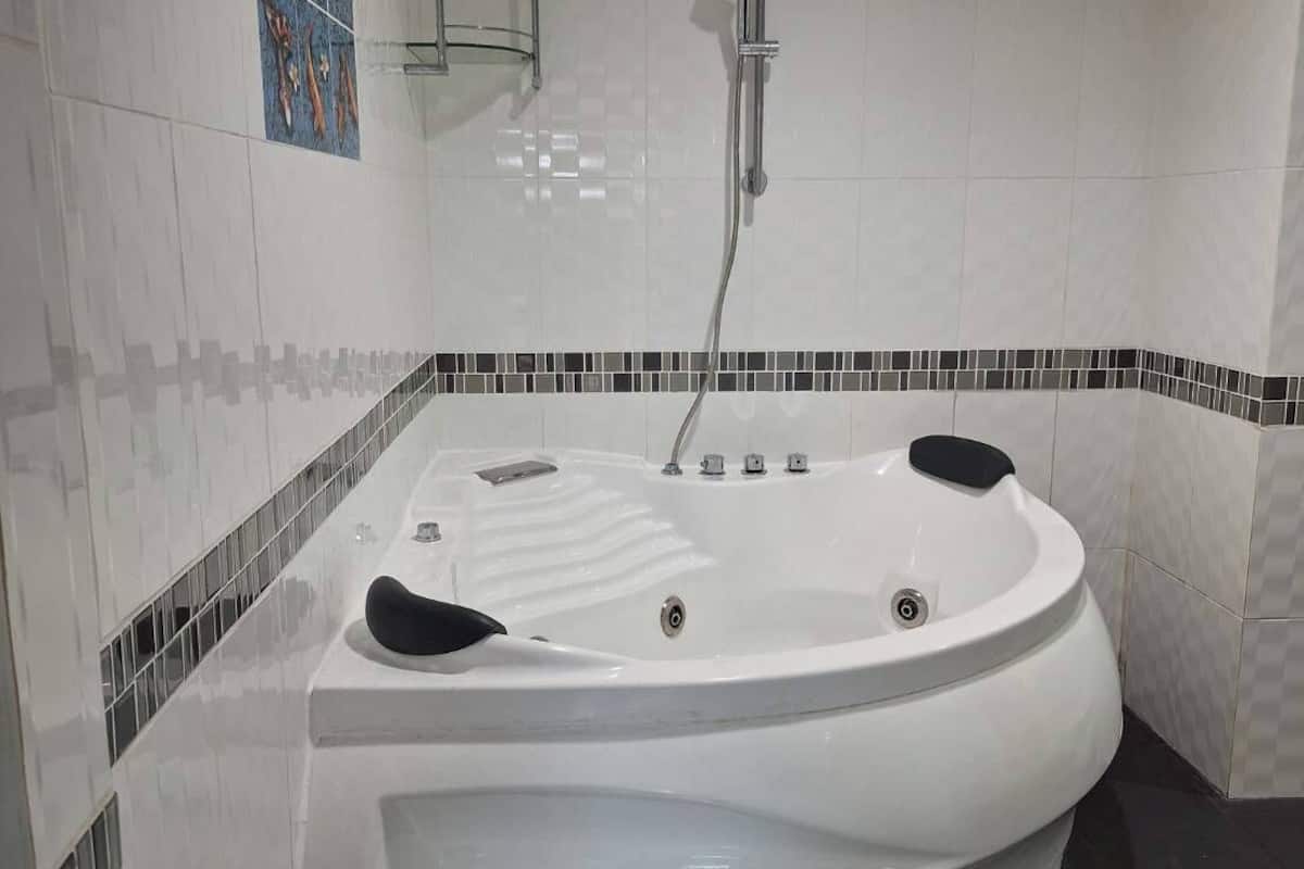 Exclusive Suite | Kamar mandi | Perlengkapan mandi gratis, pengering rambut, jubah mandi, dan handuk